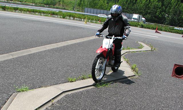 Hondaモーターサイクリストスクール オフロードバイク入門（ツインリンクもてぎ）