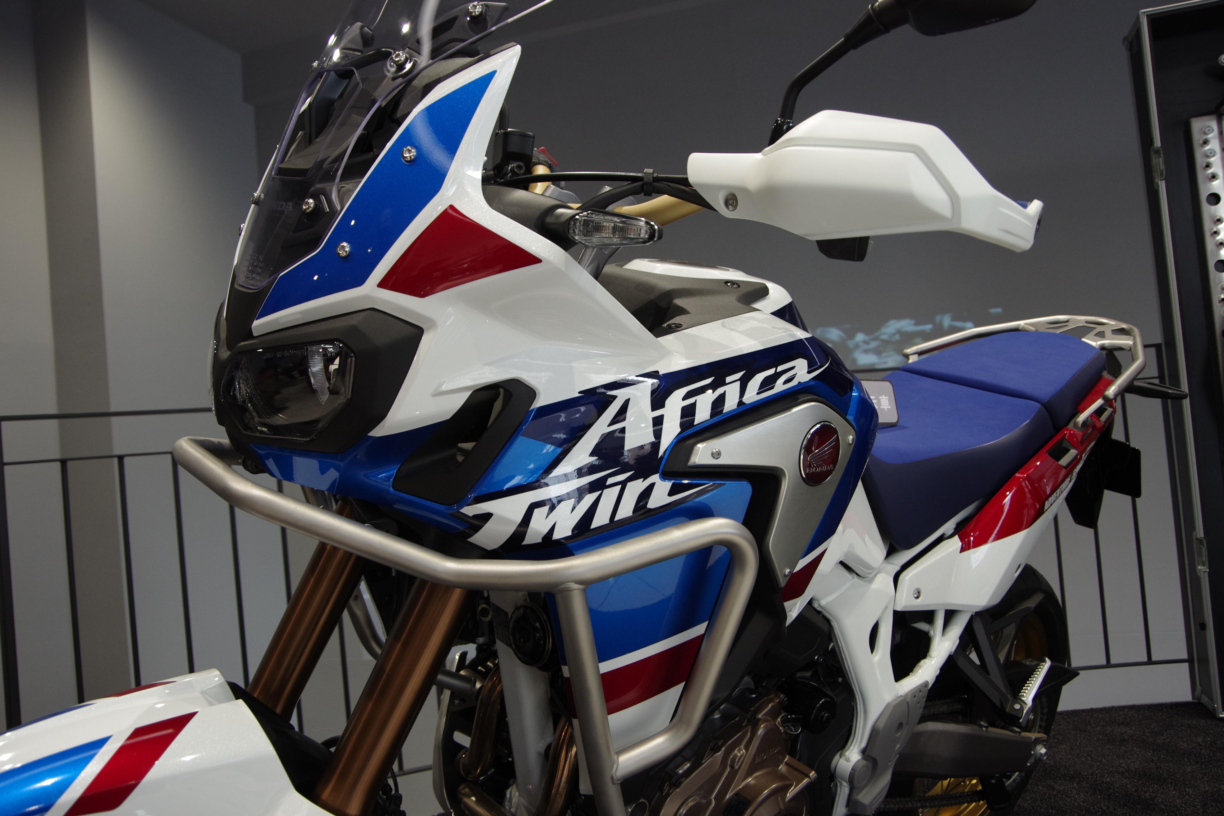 アフリカツインのビッグタンク版 アドベンチャースポーツ 登場 バイクるん